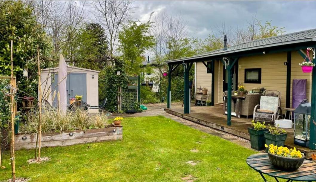 Comfortabel Chalet In Nationaal Park Wateren 외부 사진